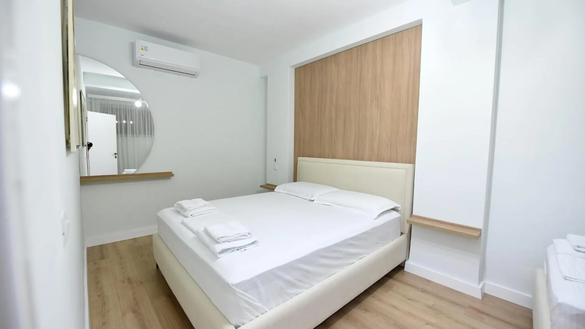 Liv Luxury Apartment Marina Bay Resort Vlore