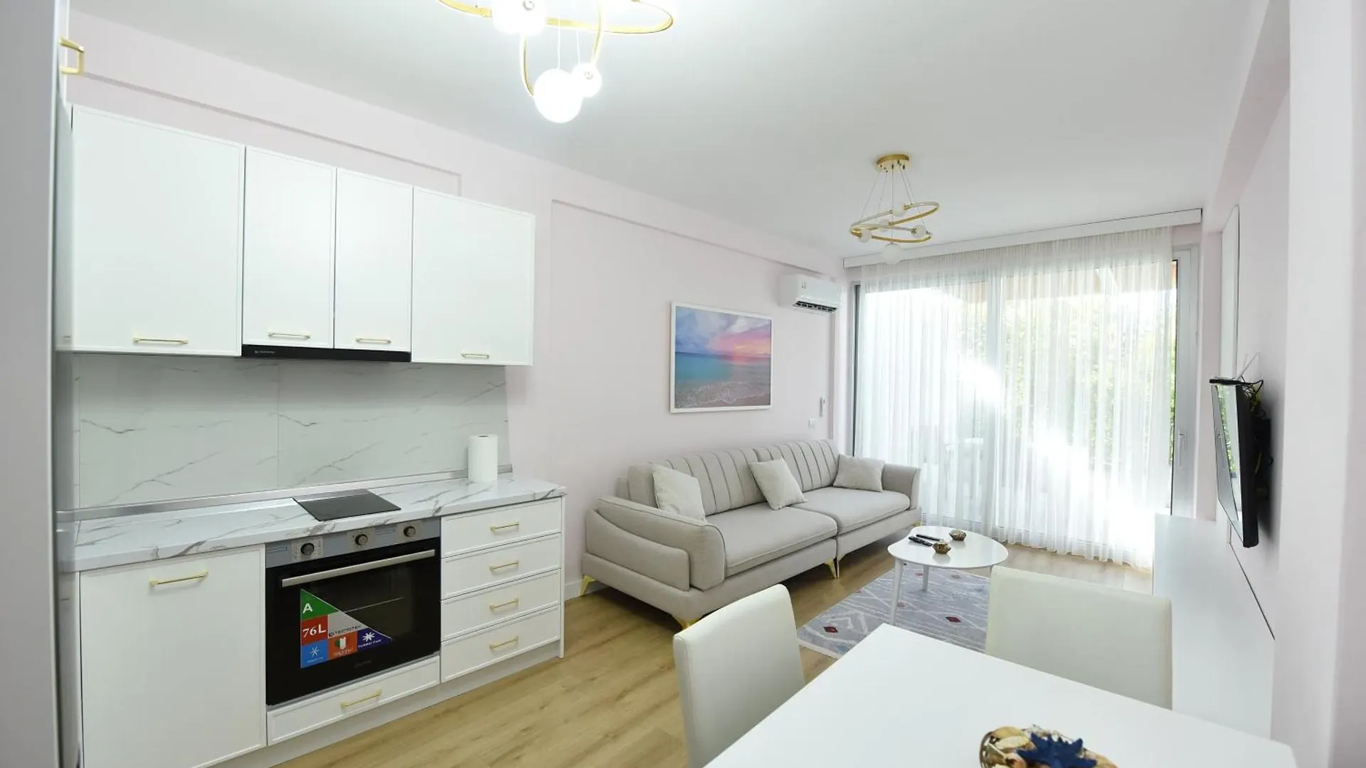 Liv Luxury Apartment Marina Bay Resort Vlore