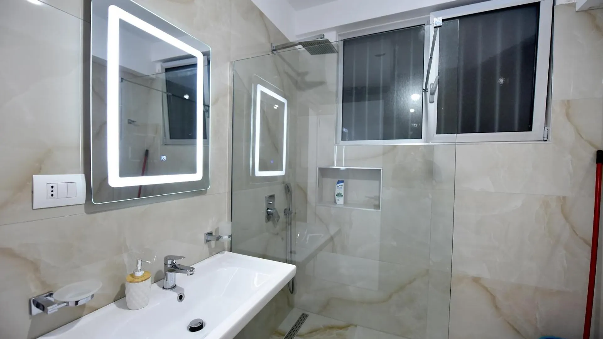 Liv Luxury Apartment Marina Bay Resort Vlore Albania
