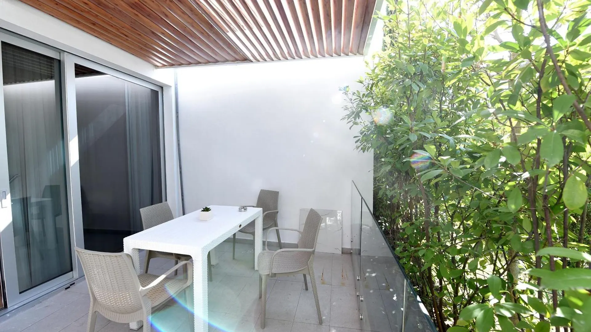 Liv Luxury Apartment Marina Bay Resort Vlore 0*,