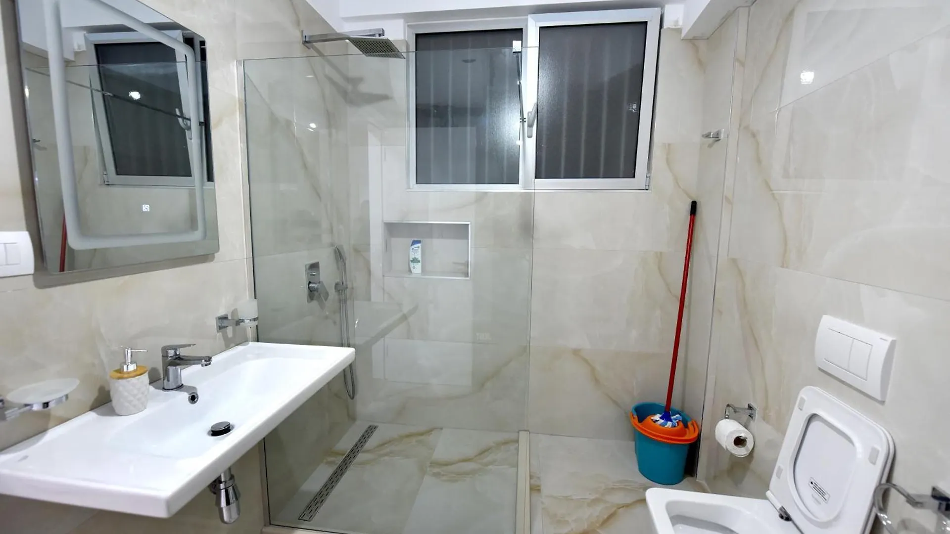Liv Luxury Apartment Marina Bay Resort Vlore 0*,  Albania