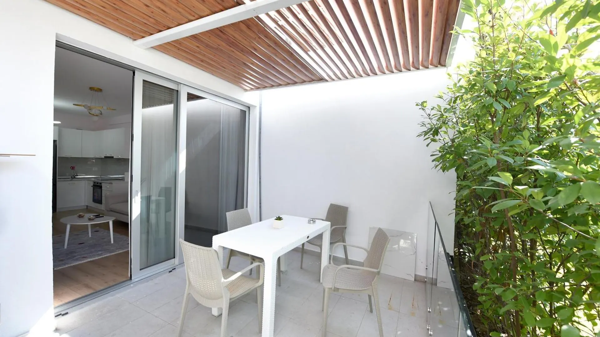 Liv Luxury Apartment Marina Bay Resort Vlore