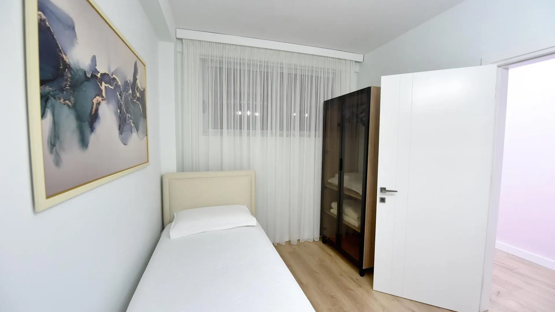Liv Luxury Apartment Marina Bay Resort Vlore